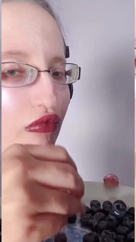 Asmr blueberry mange - asmr, lunettes, géante
