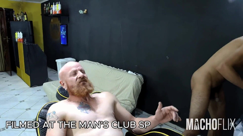 MACHOFLIX: Naturist barber