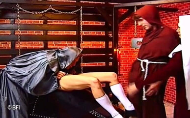 House of lords and mistresses in the spanking zone: Religião sem limites