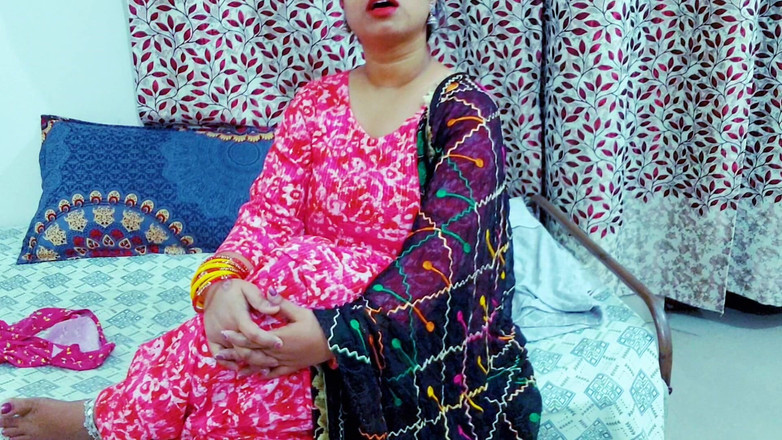 Desi Pari Bhabhi: Mama vitregă sexy XXX futută tare până la orgasm cu...