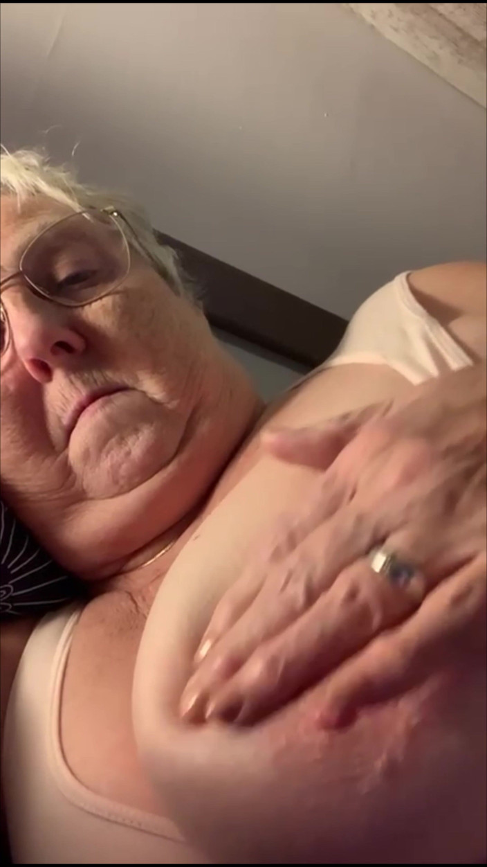 Goldschatz59: Boob Play