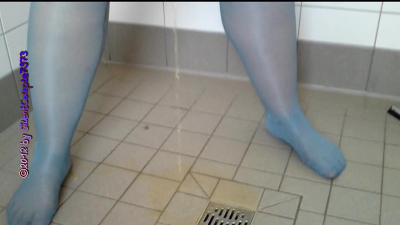 SilentCouple7973: Meando caliente en pantimedias