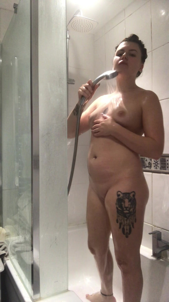 Jasmine brooks: Orgasm la duș fierbinte