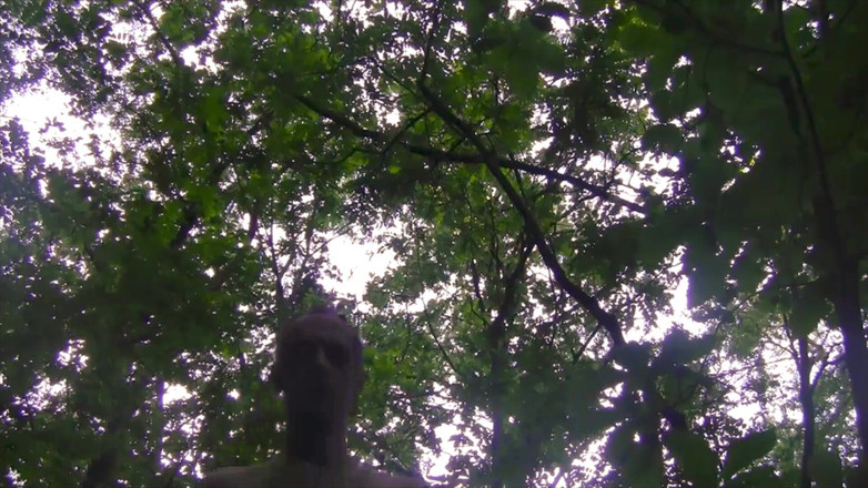 BELLOeBIOTTO: Schöner und langer Cumshot, ohne Hemd, in einem öffentlichen Wald