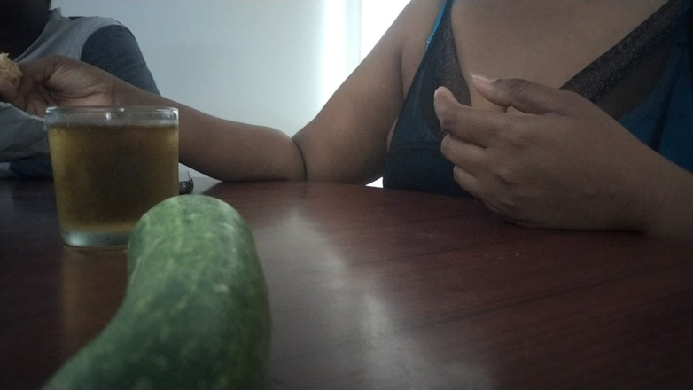 Priya aunty: 저녁 식사 테이블에서 더티 토크 타밀