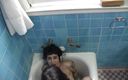 LesbianFantasies: 浴室里的女同性爱