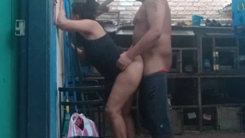 BigassMILF40: Ibu tiri India cuci baju, aku nggak bisa pamer pantat...
