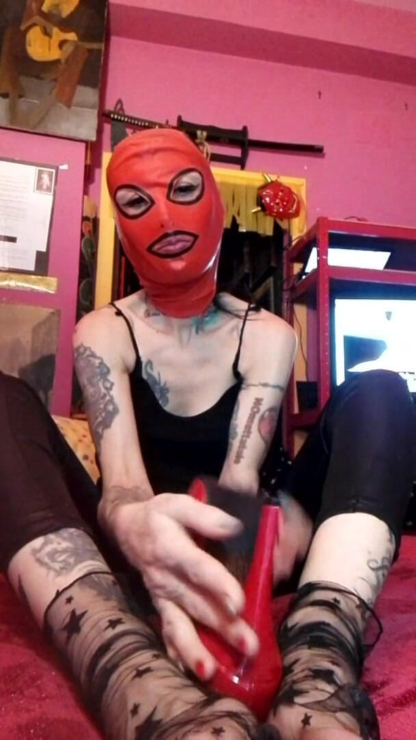 Miss Wagon Vegan Fetish: Miss Wagon Vegan - fetish rubber masked