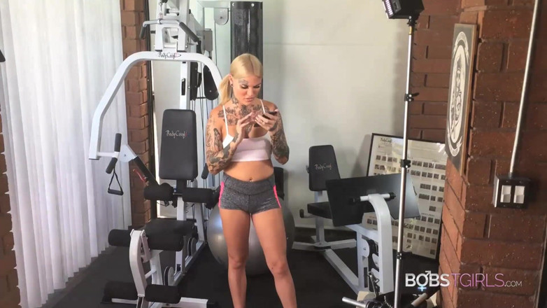 Bobs Tgirls: Nadia Love ile kamera arkası