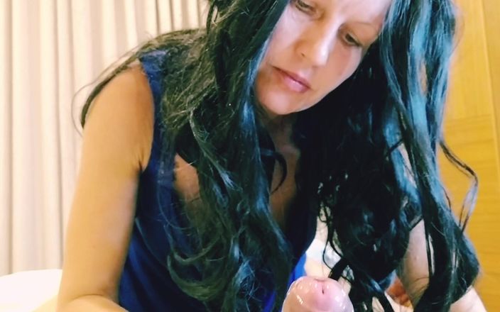 Bolly Karma: Domácí šukání super nadržený interracial pár