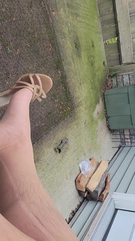 Outide branle ma bite en bas nylon et talons
