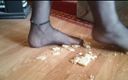 Carmen_Nylonjunge: Toast Crushed Slices