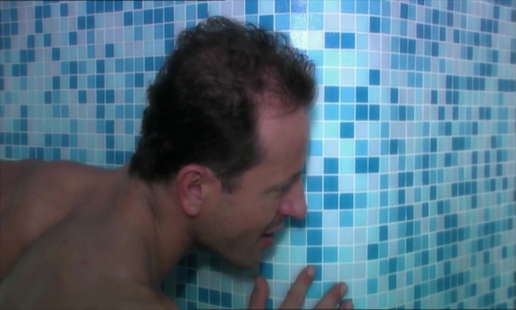 Antonio Adamo Film: Twee tieners delen een grote pik onder de douche