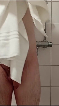 Chubby Gay in the Hotel Shower
