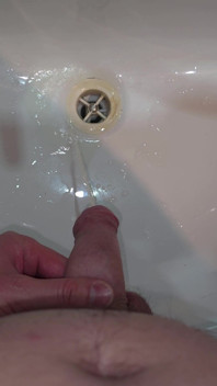 Pissing to the Bathroom Sink - POV