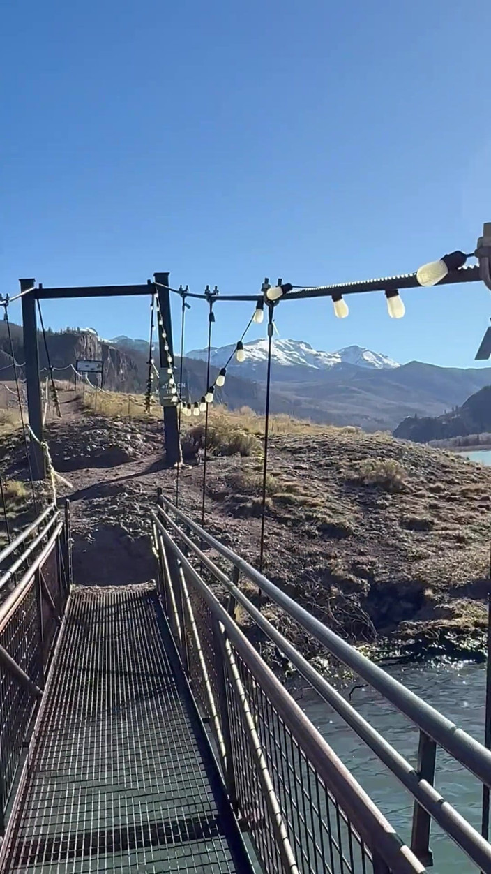 Dahlia Wolf: Foot fetiš venkovní přechod mostu