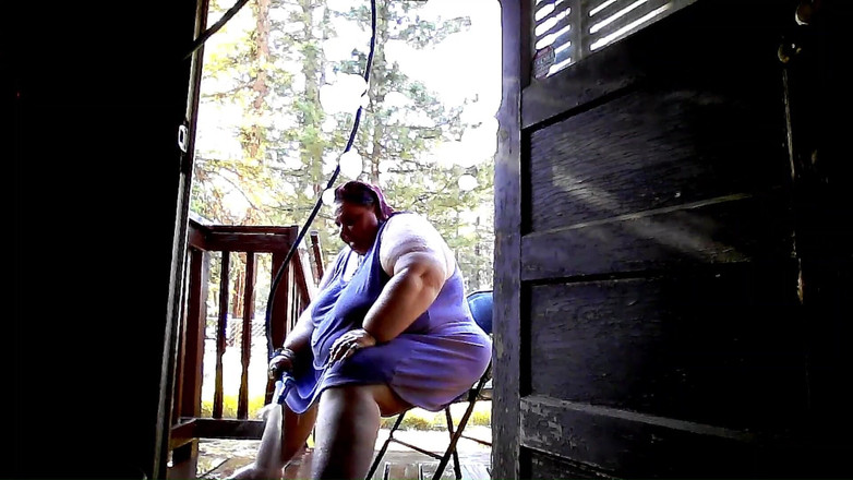 Mistress_T_FD_GD: Duscha i vattenslangen. pt 1