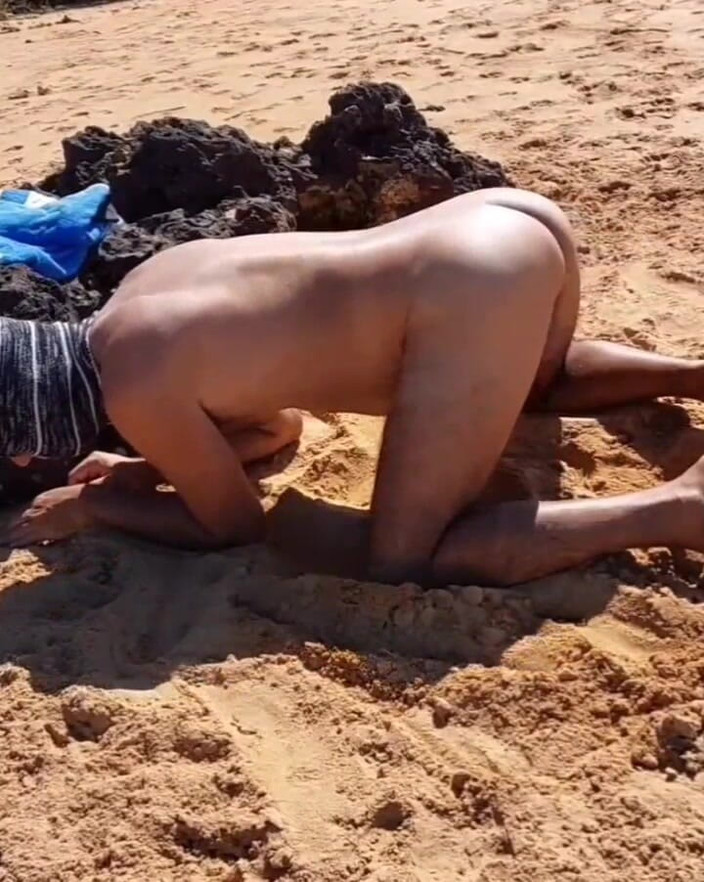 Ladysilvas: Ladysilva di pantai aku pengen banget pantatku dientot habis-habisan sama...