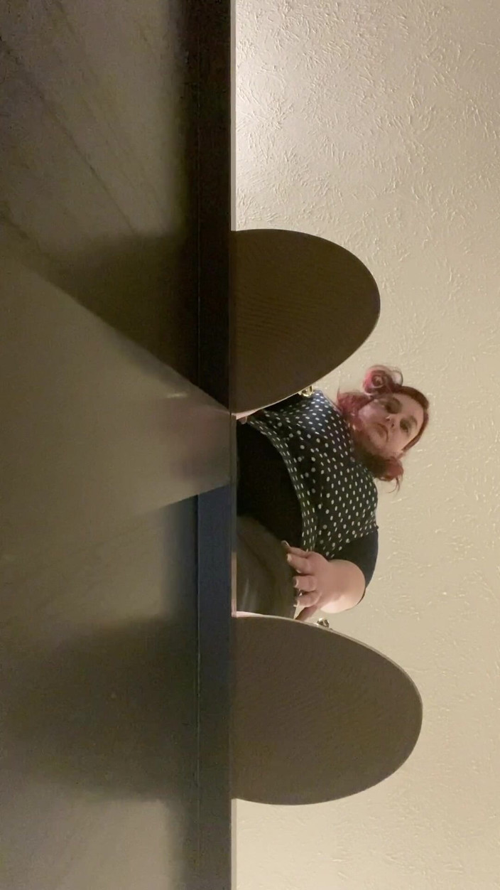 BellaBlast: Pendurado na borda - Essa gordinha vai pisar seus dedos para...