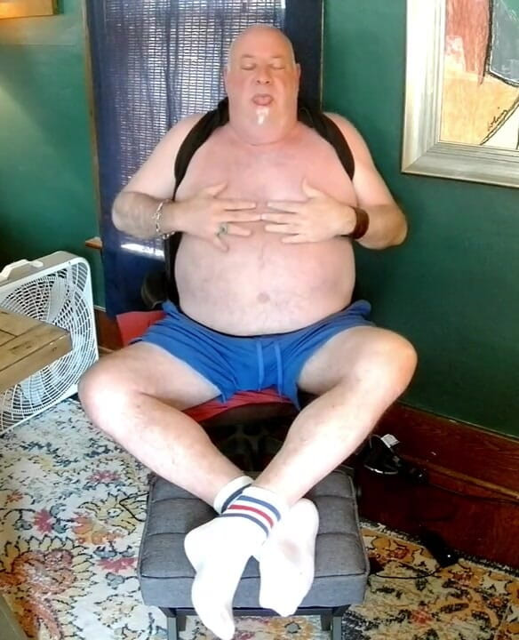beardaddychub: Beardaddychub дрочить у боротьбі з спортсменом на веб-камеру!
