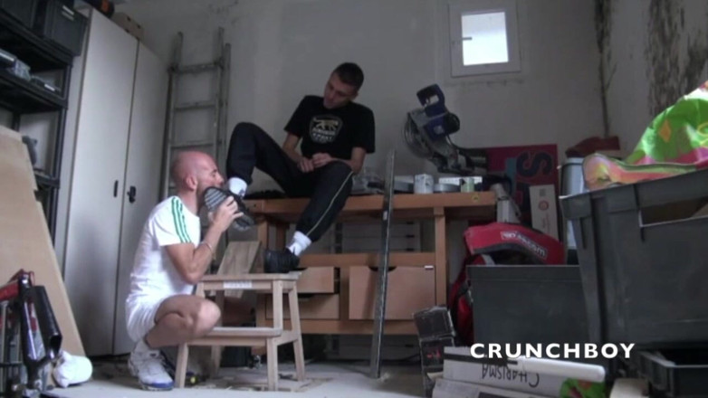 Sneaker gay: Sneakers humliation with a sexy skater boy