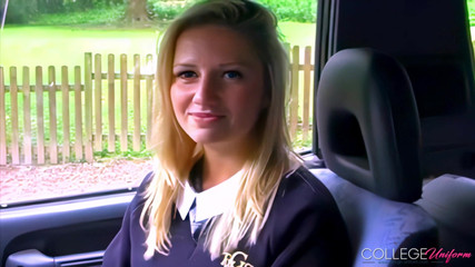 College Uniform: Interviu filmat 2 cu Milly Hedgland