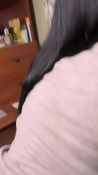 Fiul vitreg a rupt ciorapi, șarjă uriașă de spermă în mama vitregă cu curul mare. Ejaculare înăuntru cu milf