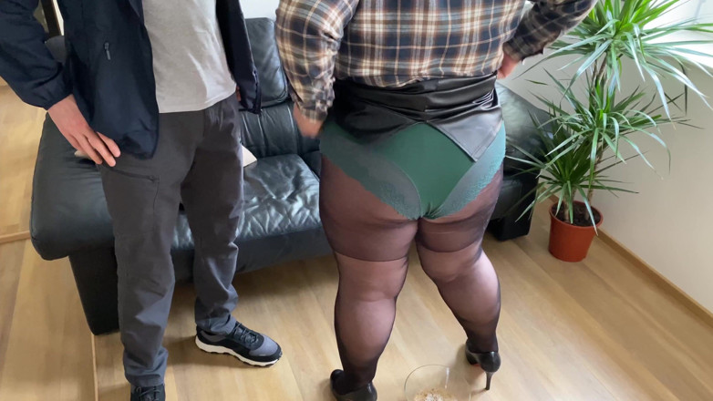 OurFetishLife: Chiloții umezi ai pizdei păroase a soacrei sunt visul fiecărui...