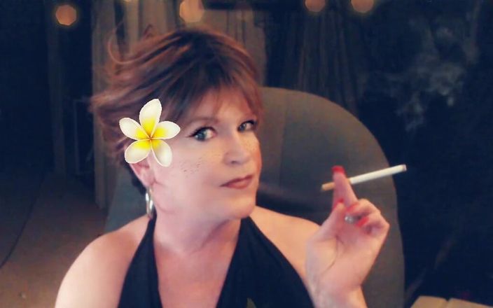 FemmeCheri120: Fumando un Newport 100