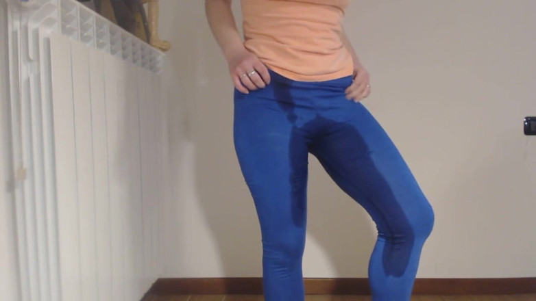 RavenBigAss: Pee in sweatpants