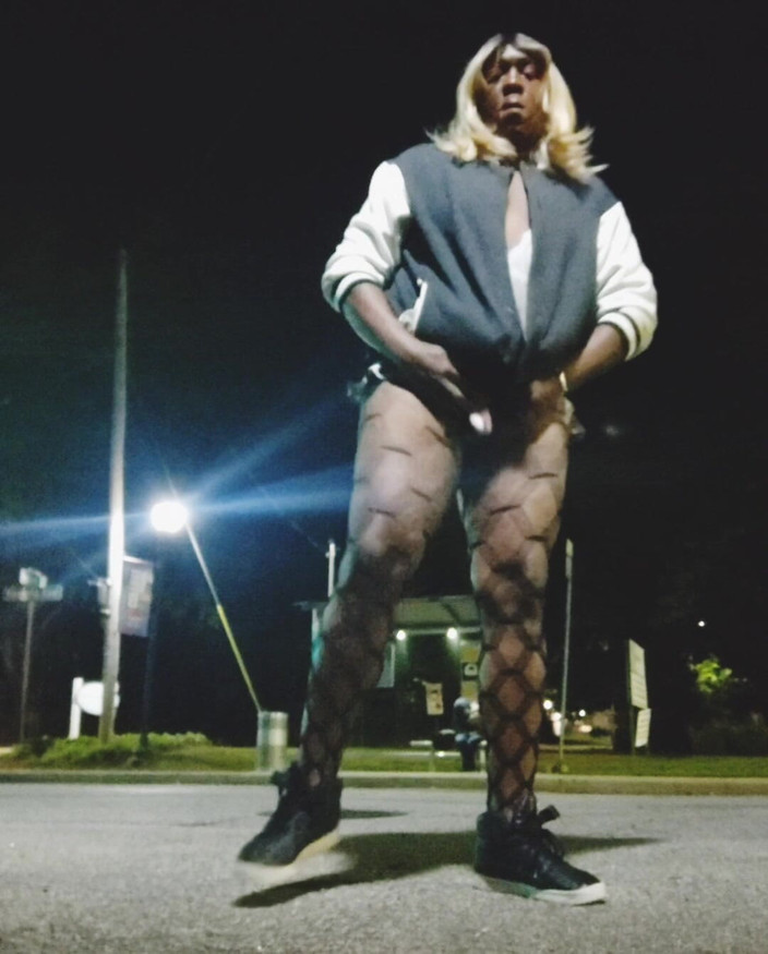 Kyla Throatz: Kyla Venku