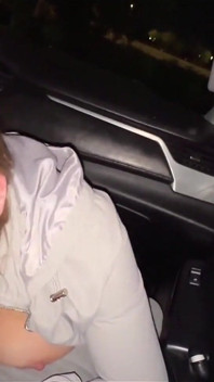 Gozada interna na minha buceta e fodida em meu cu depois de chupar ele no carro
