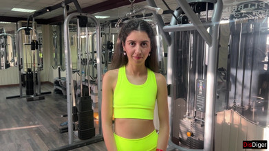 Dis Diger: Pelatih olahraga ini baru aja ngentot sama katty di gym