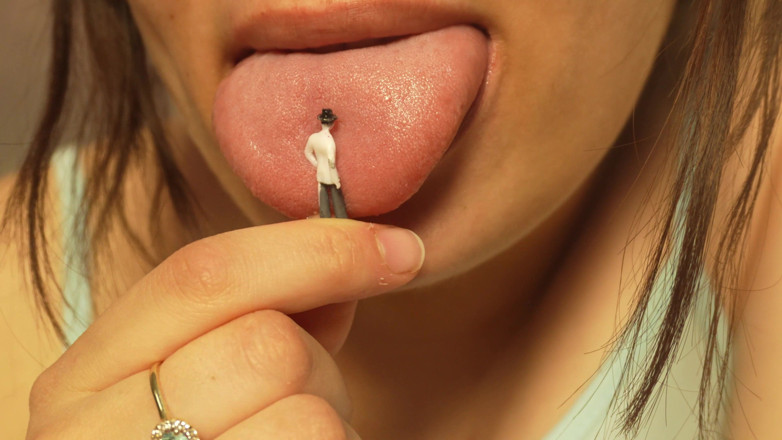 AmayaMori: Giantess Girl Unwraps a Candy but Is Surprised Because There...