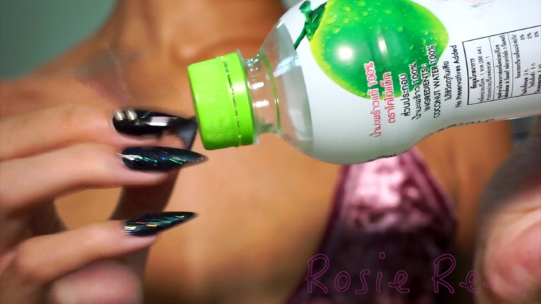 Rosie Reed: Seksi uzun tırnaklar şişeyle sikişi