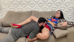 Shamelesscouple: Supergirl découverte, il est temps de lui bouffer la chatte
