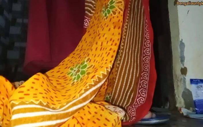 Bengali aunty ki chut: Thand Jyada Lag Rahi Hai Isliye își schimbă rochia Kiya