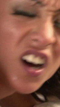 Сногсшибательную чернокожую крошку Alyssa Devine забрызгали из Dru Hermes