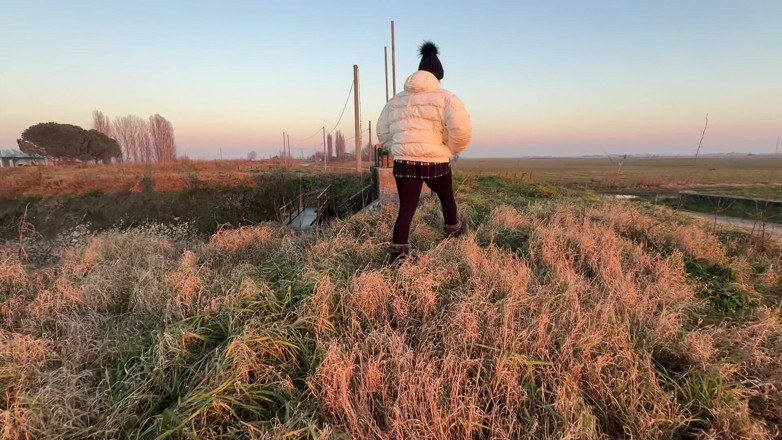Bergami Melissa: Bestemmio Pesante Mentre Lecchi Il Fango Dagli Stivali - Video All'aperto