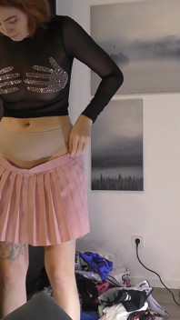 Mode passen met bh-loze volledig natuurlijke echte studente heetste roodharige verandert in een pornocasting