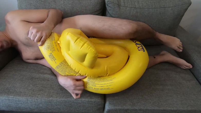 Inflatable Lovers: Bermain dengan float 2