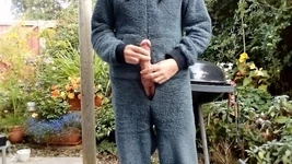 Rockardglans पड़ोसियों के लिए आउटडोर Onesie wank