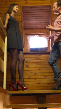 Красива дівчина продає будинок і трахається з величезним членом