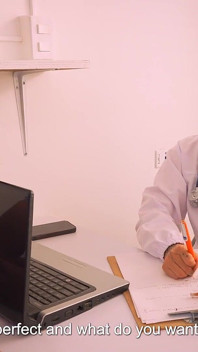 Xiara, docteur morbide sombre, profite de son patient pour lui sucer la bite géante