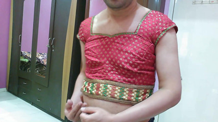 Cute & Nude Crossdresser: Sexy sissy travestito effeminato Sweet Lecca-lecca in un top e...