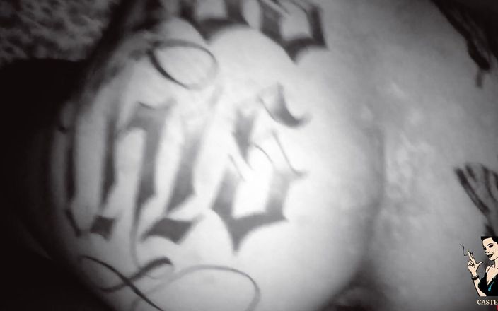 Castelvania porn studios: Paty Angel tatouée se fait éjaculer dessus par une MILF mariée