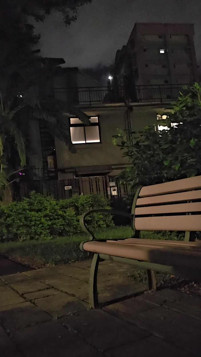 Taiwancdgirl: A sexy shemale Tingxuan se masturba ao ar livre e...