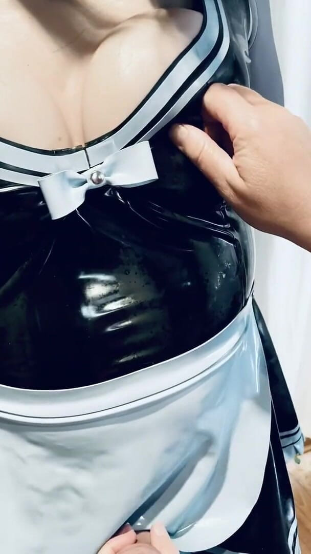Mistress April: Crossdresser pembantu Sinthia