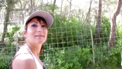 Amaspain: Dívka v lese neklidně čeká na sperma svého partnera