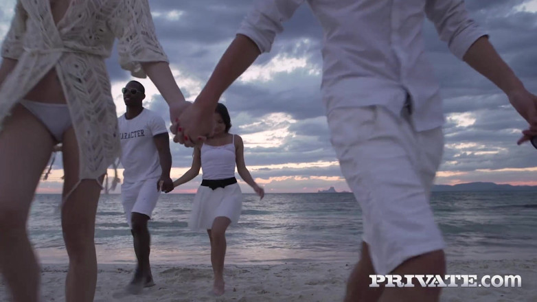 PrivateBlack: Belle Claire och Anita Bellini i den perfekta semestern med...